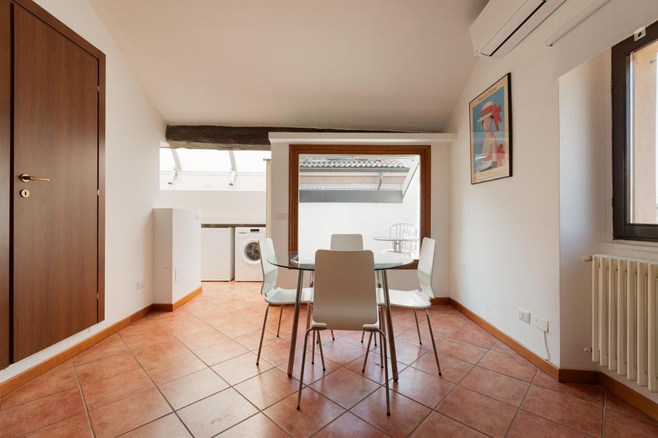 Apartment Corso Balcony Mailand